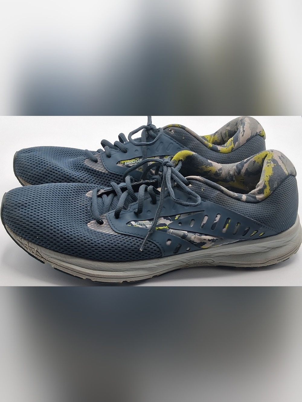 Brooks Range 2 Sneakers. Size 14. Navy/Grey/Camo.